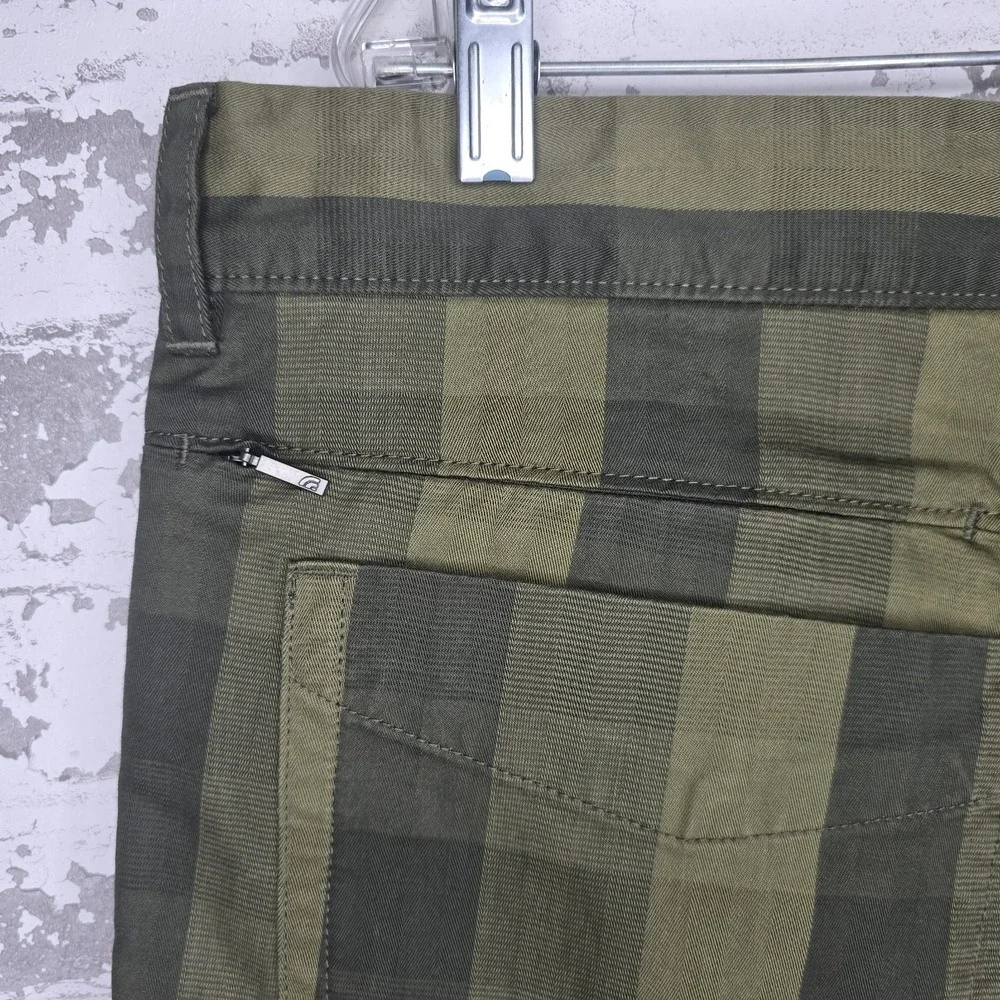 The North Face Mens Green Plaid Cotton Stretch Shorts Outdoor Hiking Travel 40